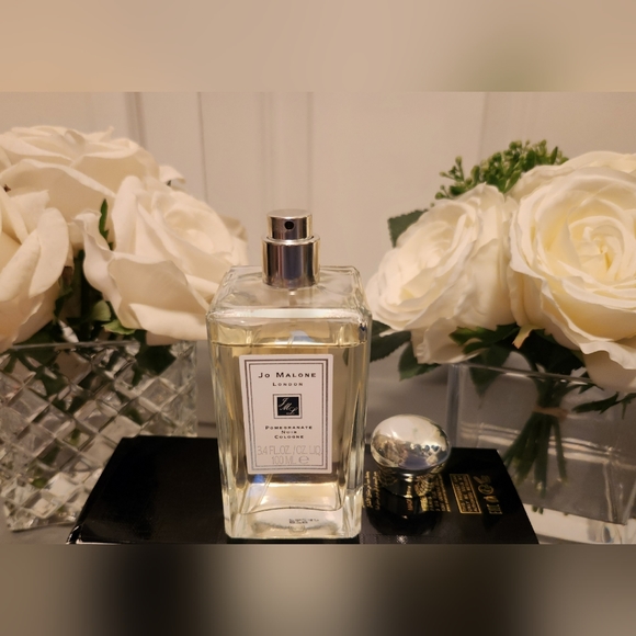 Vintage Pomegranate Noir Cologne by Jo Malone; 100ml / 3.4 fl.oz; 88-89% Full - Picture 6 of 15